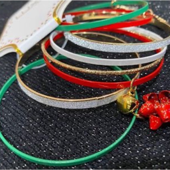 New With Tags Christmas Jewelry- Earrings & Bangle/Bracelet Set - Picture 4 of 5